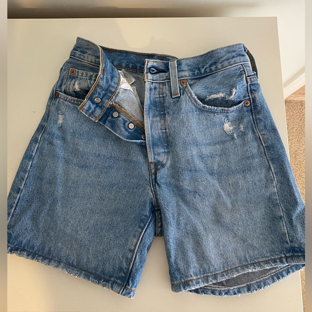 Levis 501 mid thigh shorts
